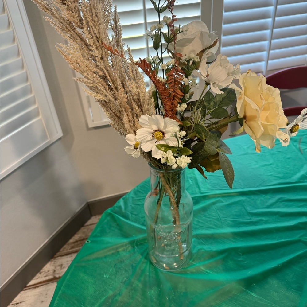 FAUX FLOWERS!No Sun ☀️ or water 💦 needed!See pic 4 more details & measurements